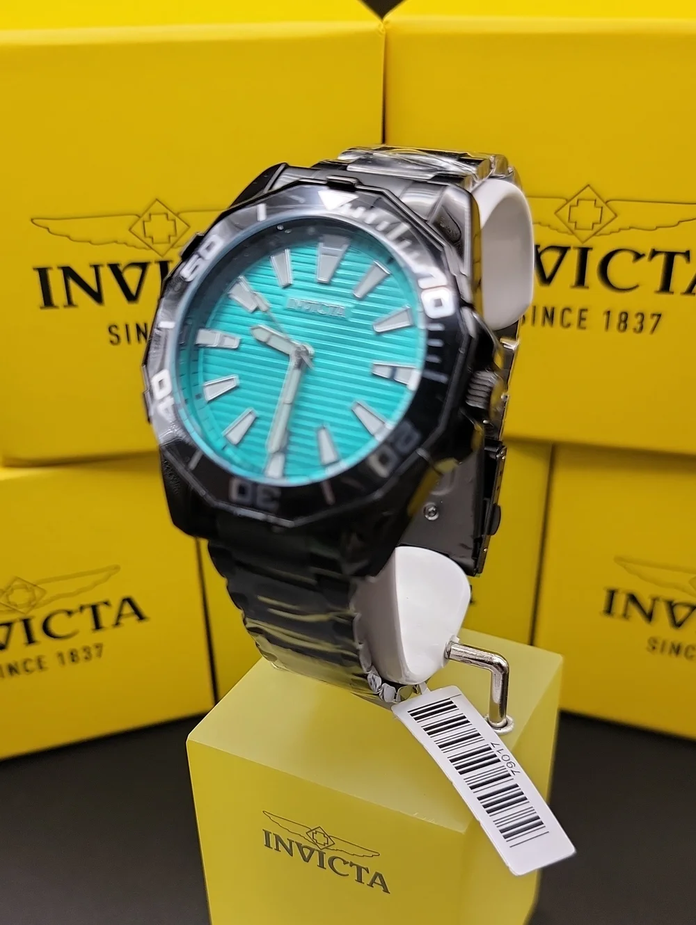 NEW 79017 ⌚️ Invicta Pro Diver Black Meridian Tiffany Aqua Textured 46mm Dial